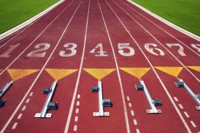 NBA选秀大会 中国内线新星首轮乐透签被选中 加盟湖人引热议